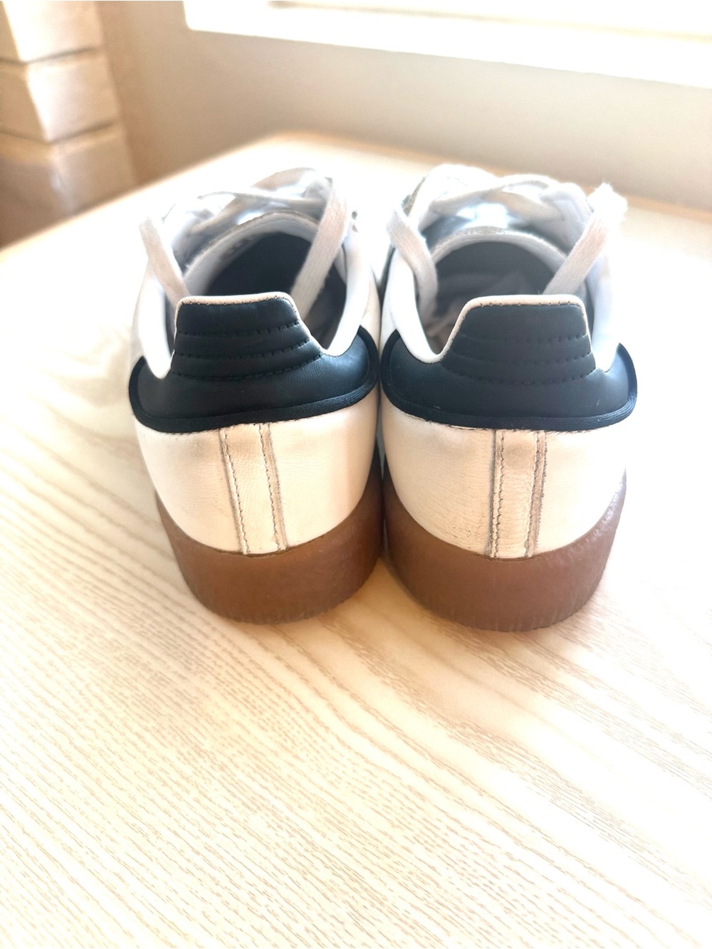 Adidas Sambas 🖤🤍 Low-Top Sneakers with Black Insole Accent White and Black - Picture 6 of 6